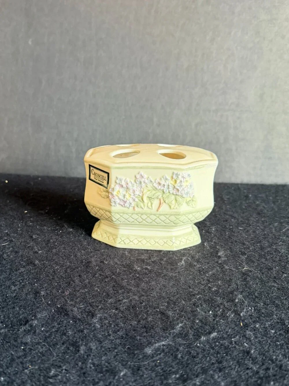 Vintage Ceramic Embossed ‘Lilac’ Bathroom Accessory Set